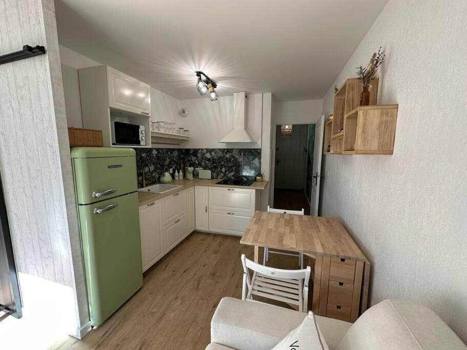 Apartment L'appart Ideal Famille, Terrasse, Piscine, Villeneuve-Loubet