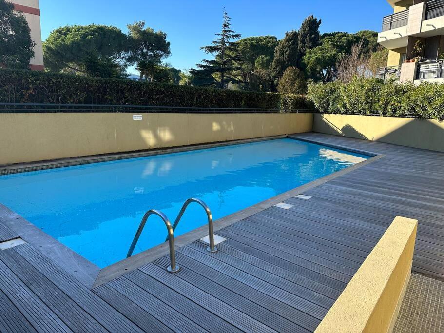 L'appart Ideal Famille, Terrasse, Piscine, Apartment Villeneuve-Loubet