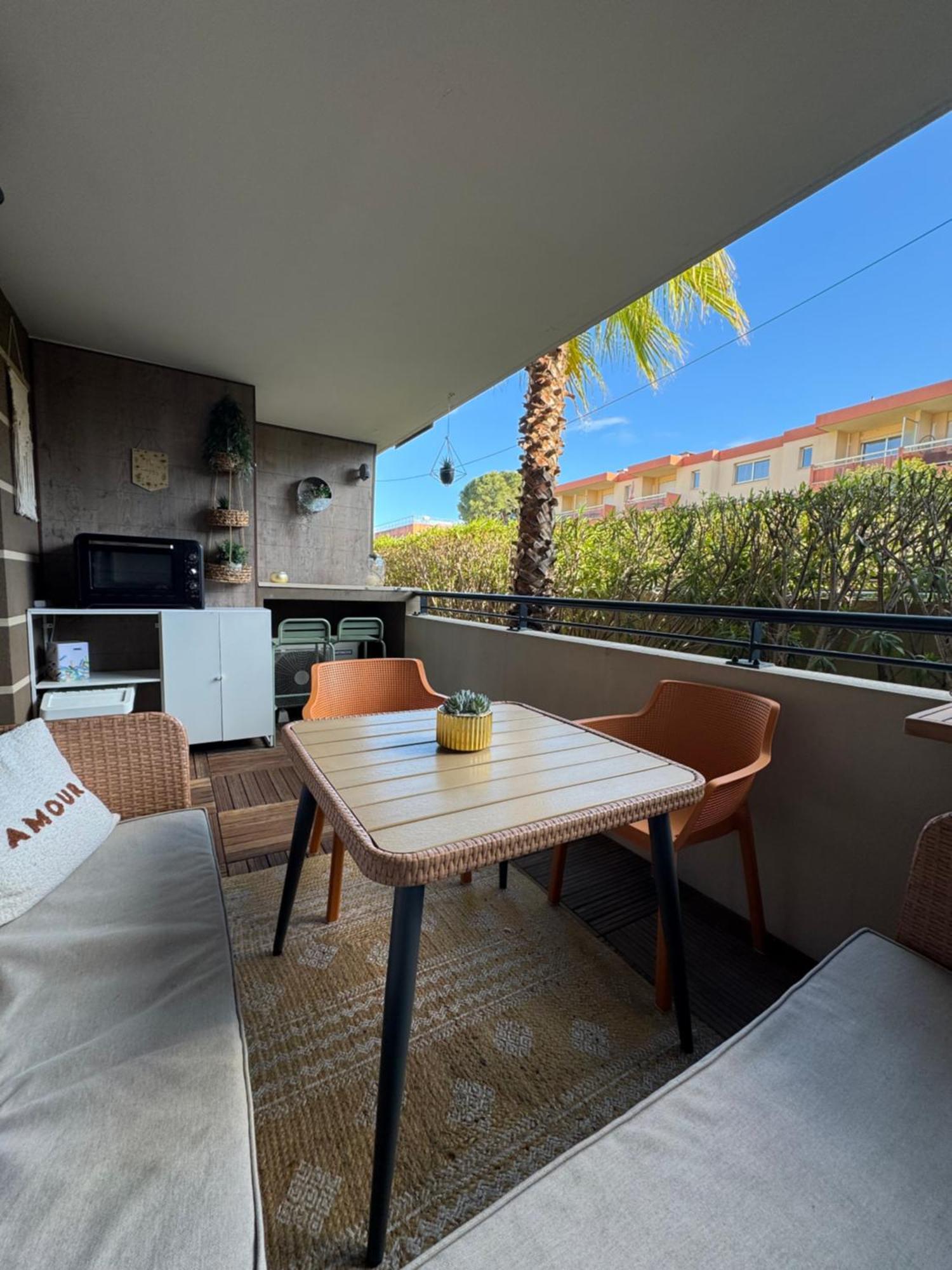 L'appart Ideal Famille, Terrasse, Piscine, Villeneuve-Loubet